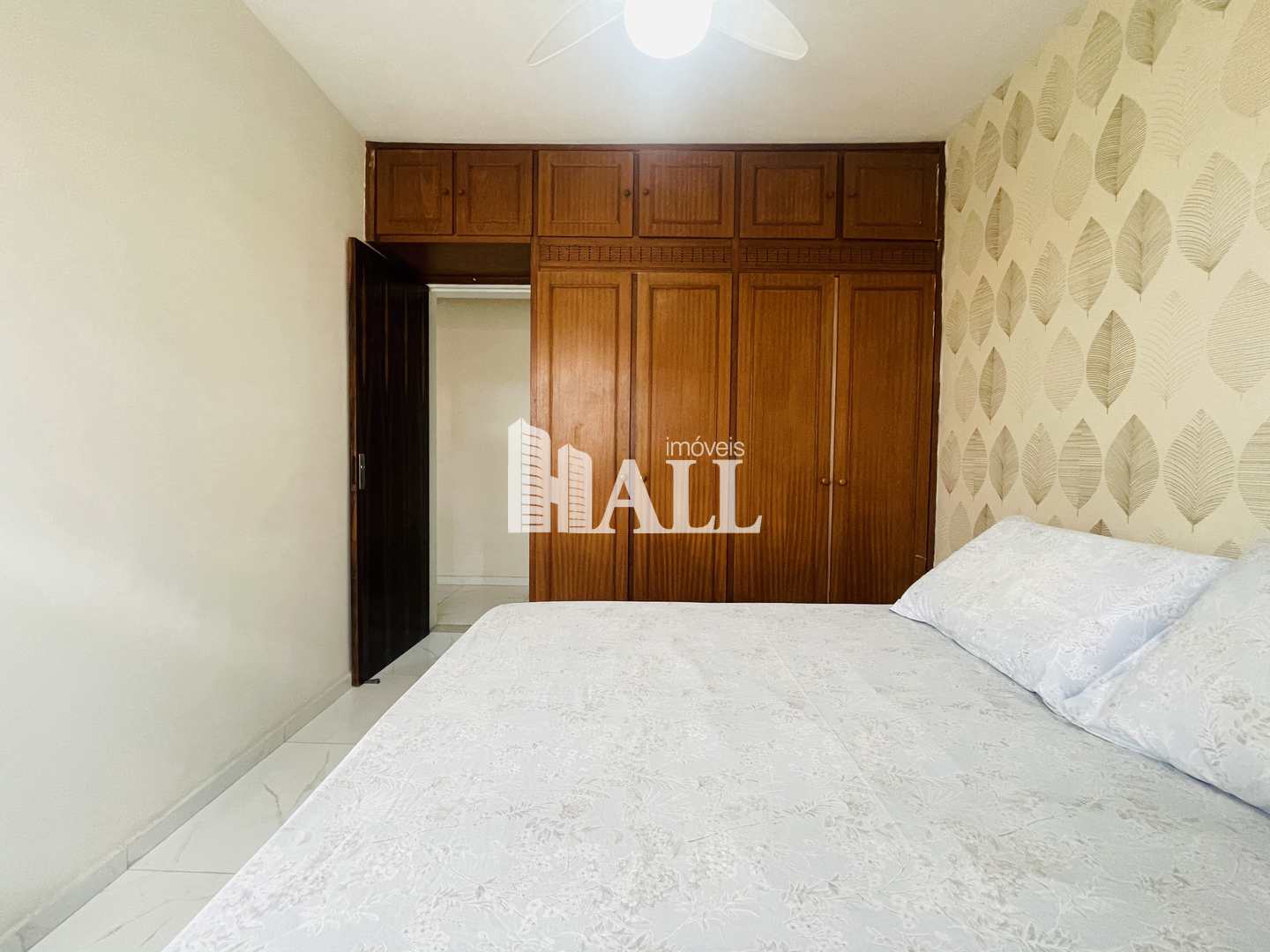 Apartamento à venda com 2 quartos, 75m² - Foto 4