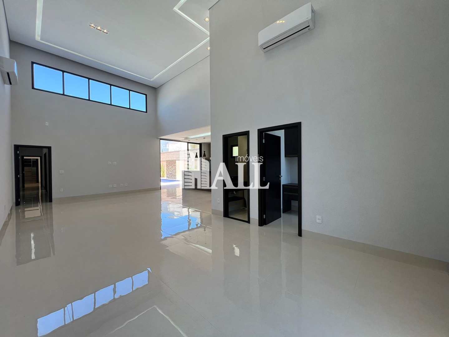 Casa de Condomínio à venda com 3 quartos, 230m² - Foto 1