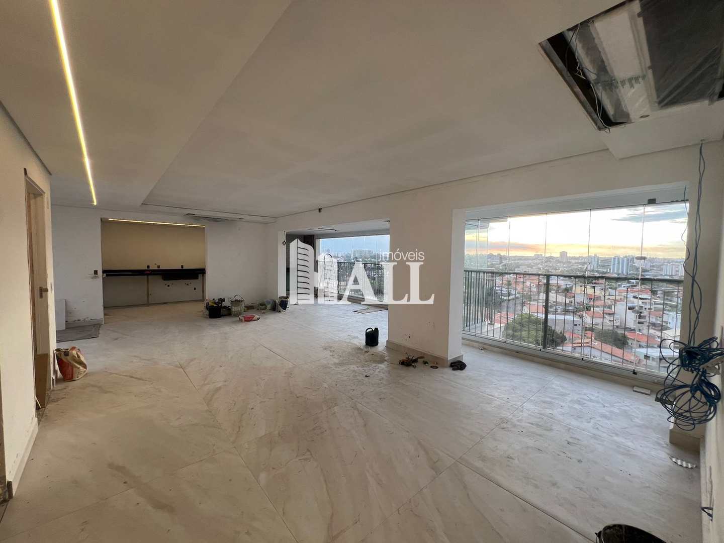 Apartamento à venda com 3 quartos, 166m² - Foto 2