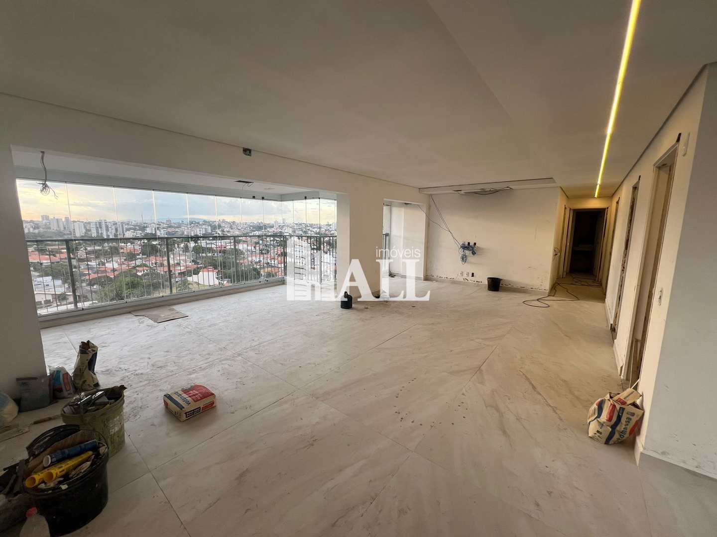 Apartamento à venda com 3 quartos, 166m² - Foto 1