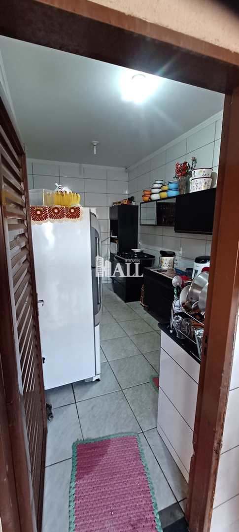 Casa à venda com 2 quartos, 80m² - Foto 2