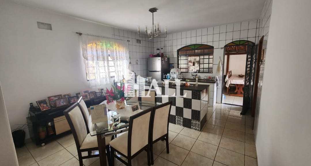 Casa à venda com 3 quartos, 200m² - Foto 1