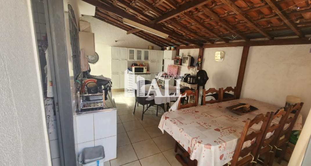 Casa à venda com 3 quartos, 200m² - Foto 4