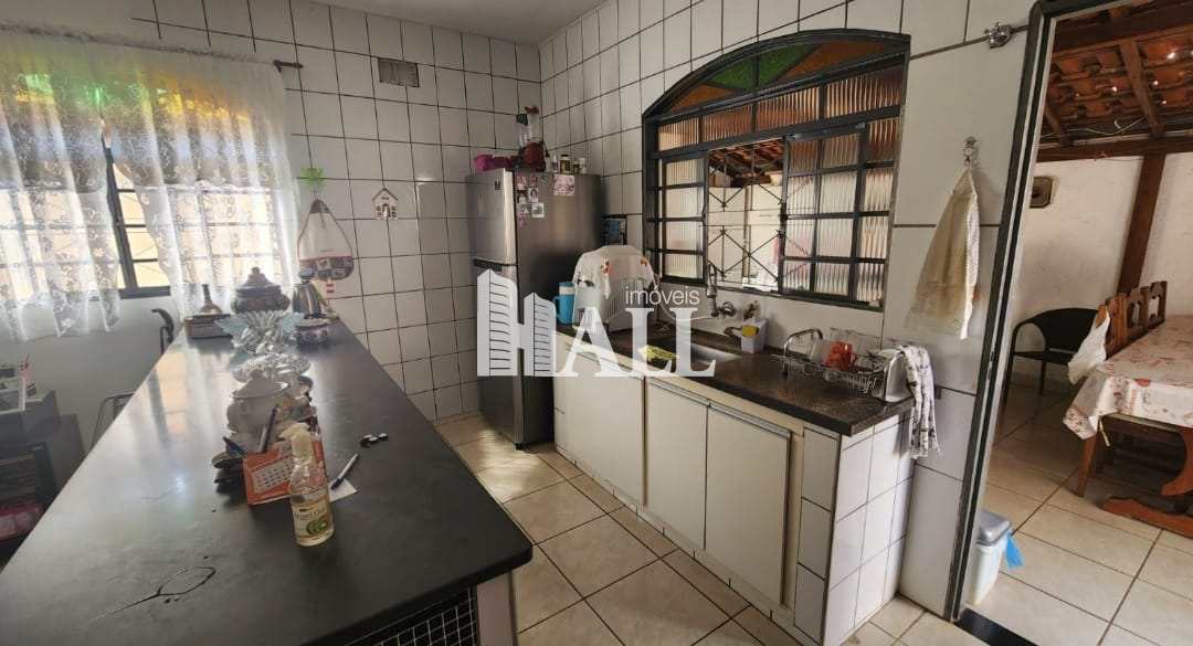 Casa à venda com 3 quartos, 200m² - Foto 2