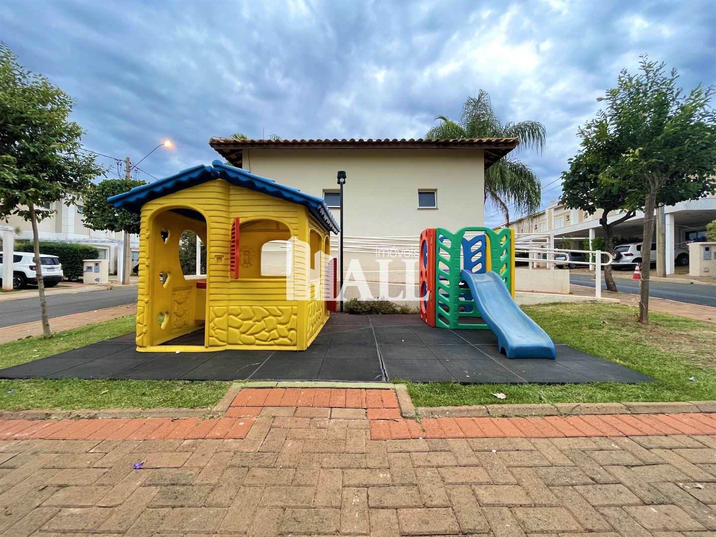 Casa de Condomínio à venda com 3 quartos, 140m² - Foto 2