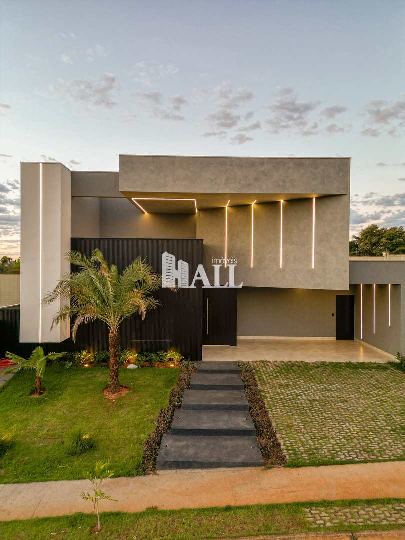 Casa de Condomínio à venda com 4 quartos, 255m² - Foto 1