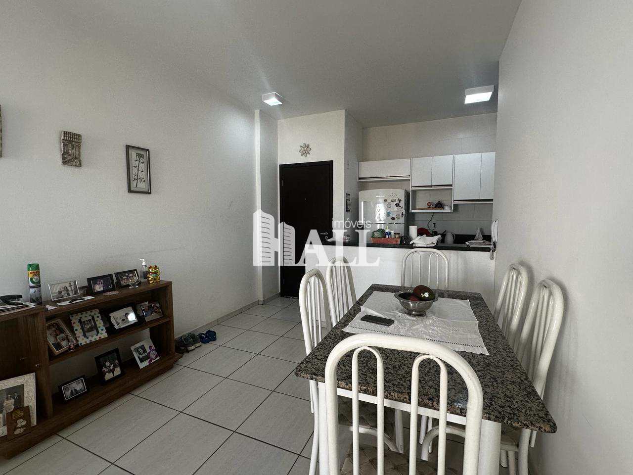 Apartamento à venda com 1 quarto, 42m² - Foto 2