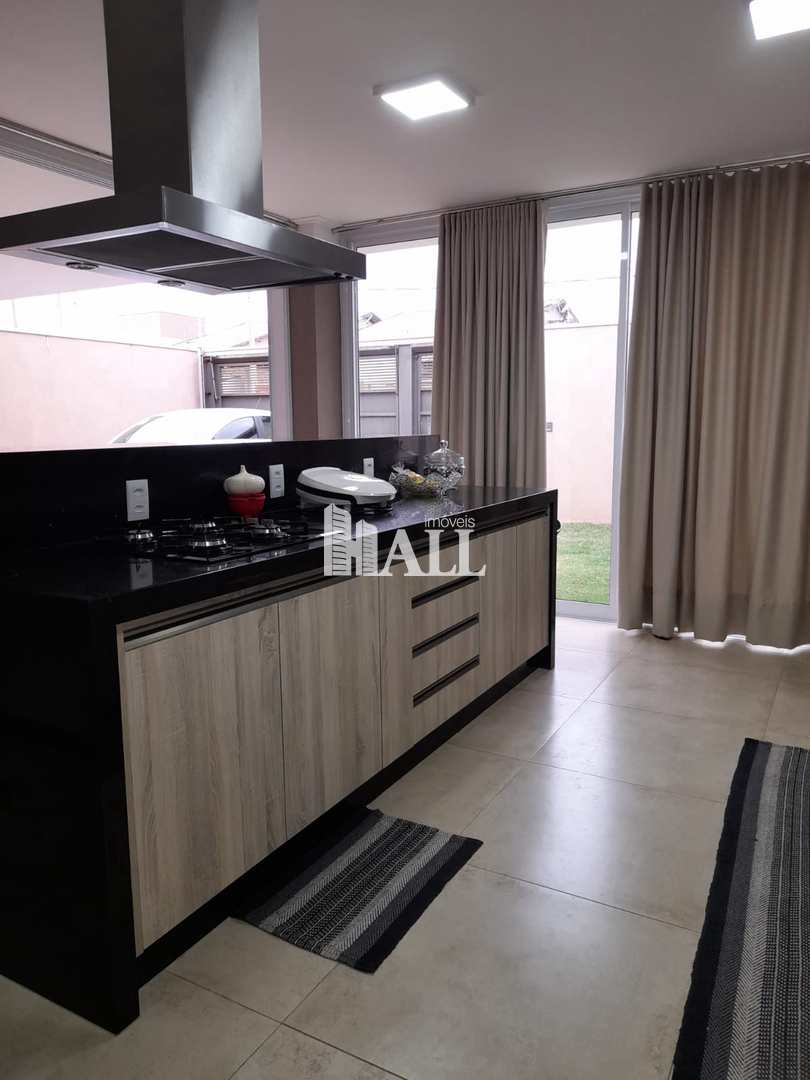 Casa à venda com 3 quartos, 158m² - Foto 1