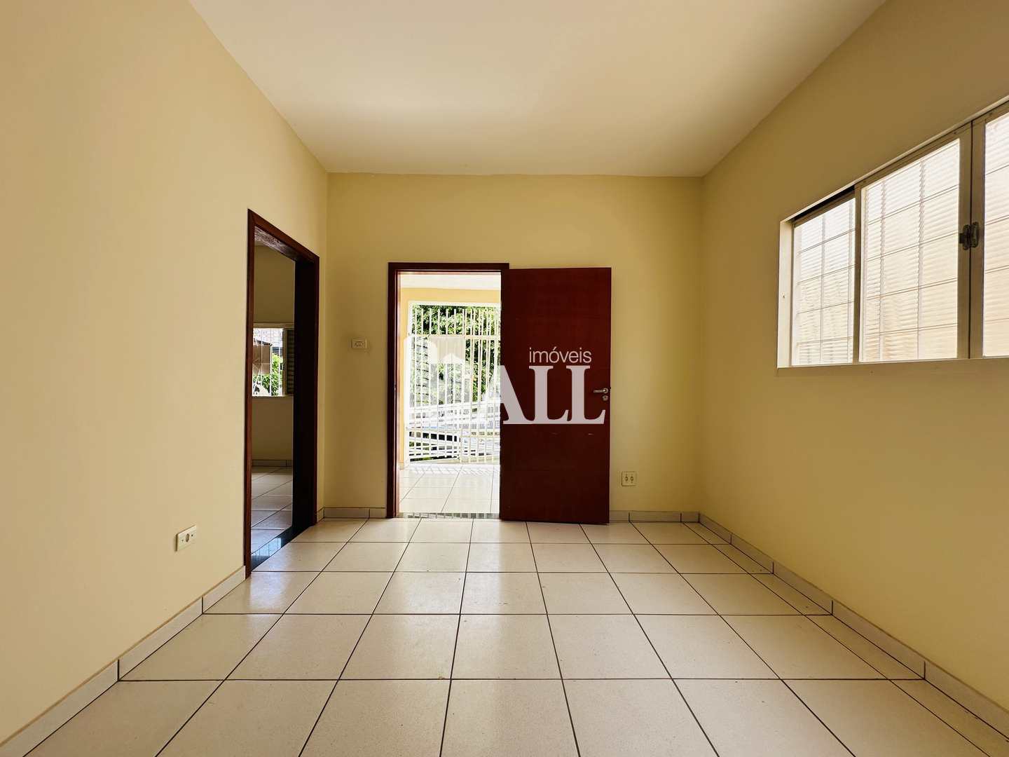 Casa à venda com 3 quartos, 179m² - Foto 1