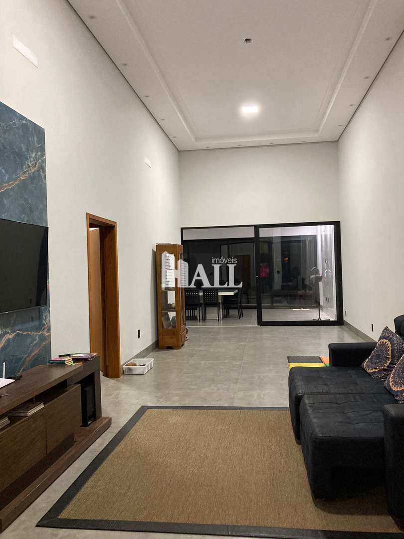 Casa à venda com 3 quartos, 210m² - Foto 2