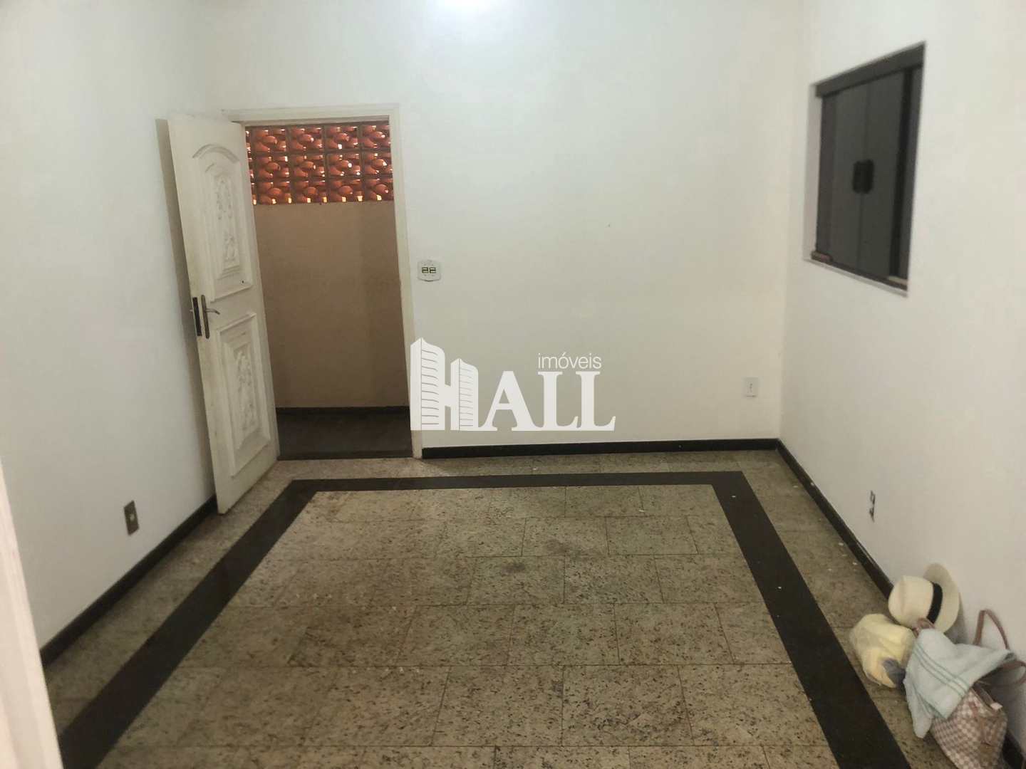 Casa à venda com 3 quartos, 250m² - Foto 2