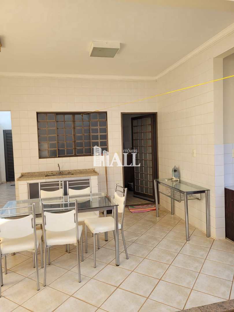 Casa à venda com 2 quartos, 128m² - Foto 1