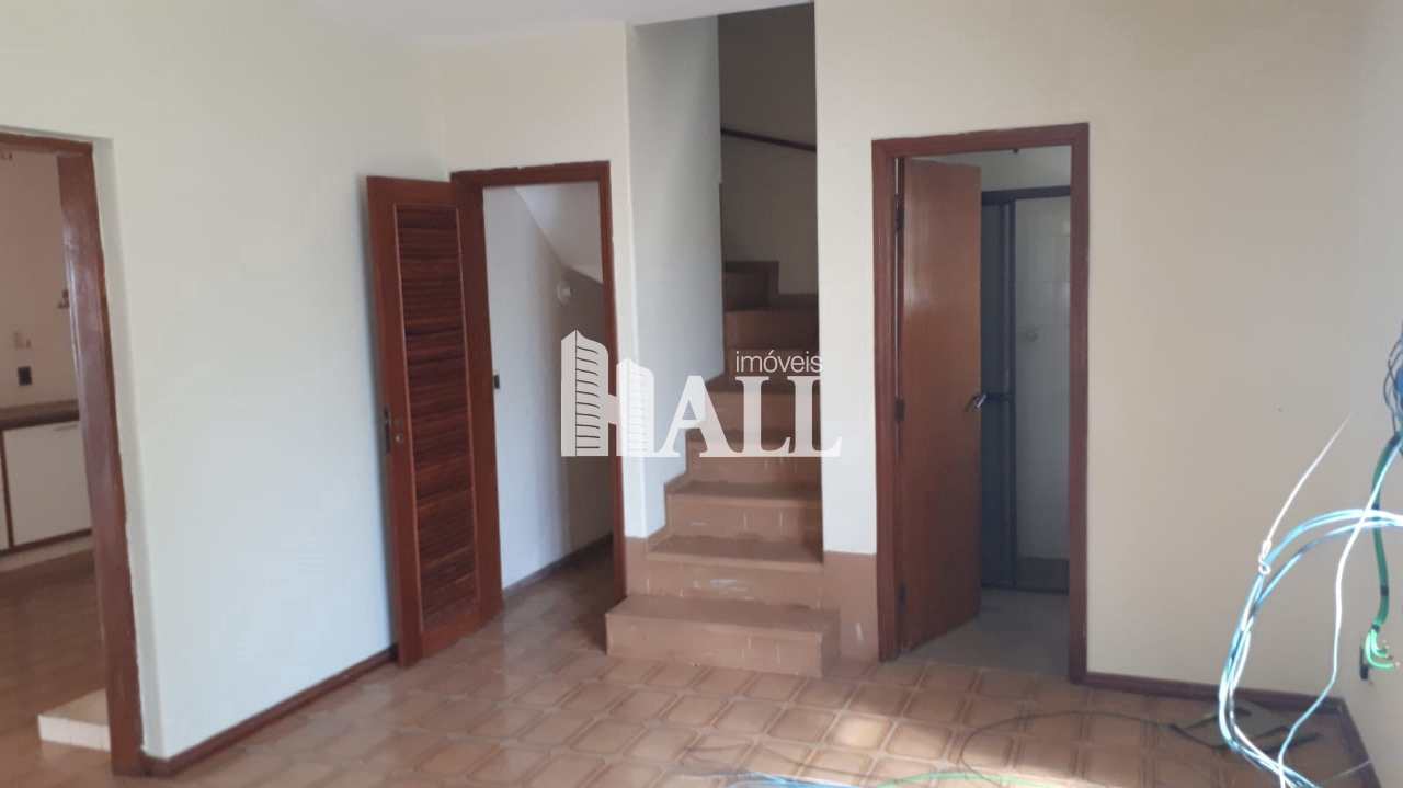 Casa à venda com 4 quartos, 262m² - Foto 1