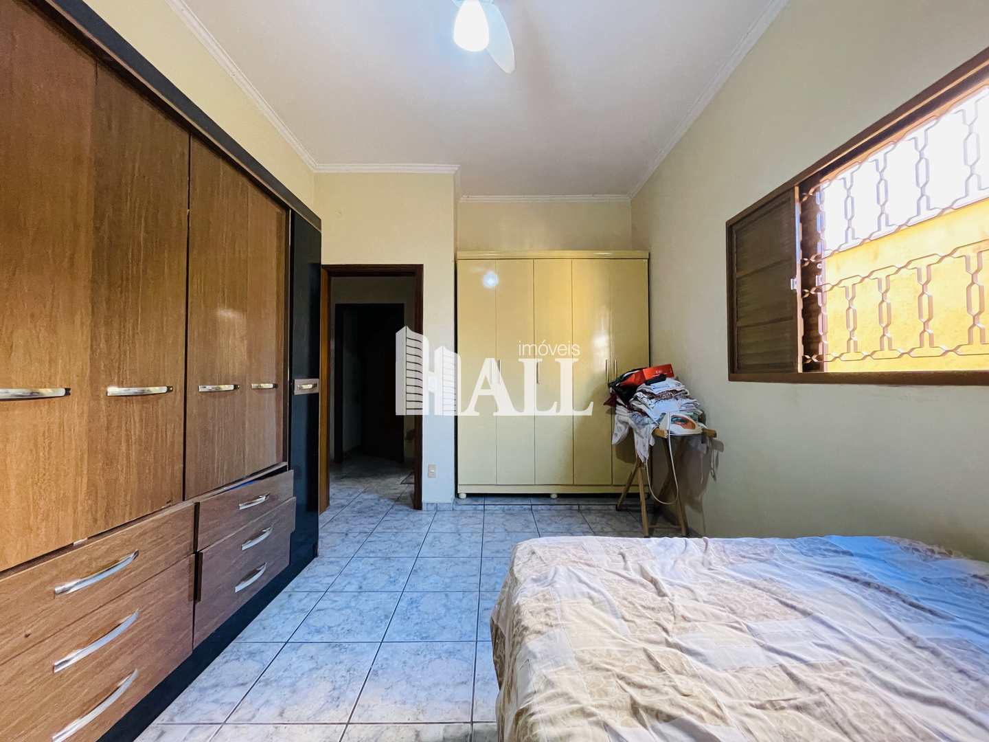 Casa à venda com 3 quartos, 240m² - Foto 2