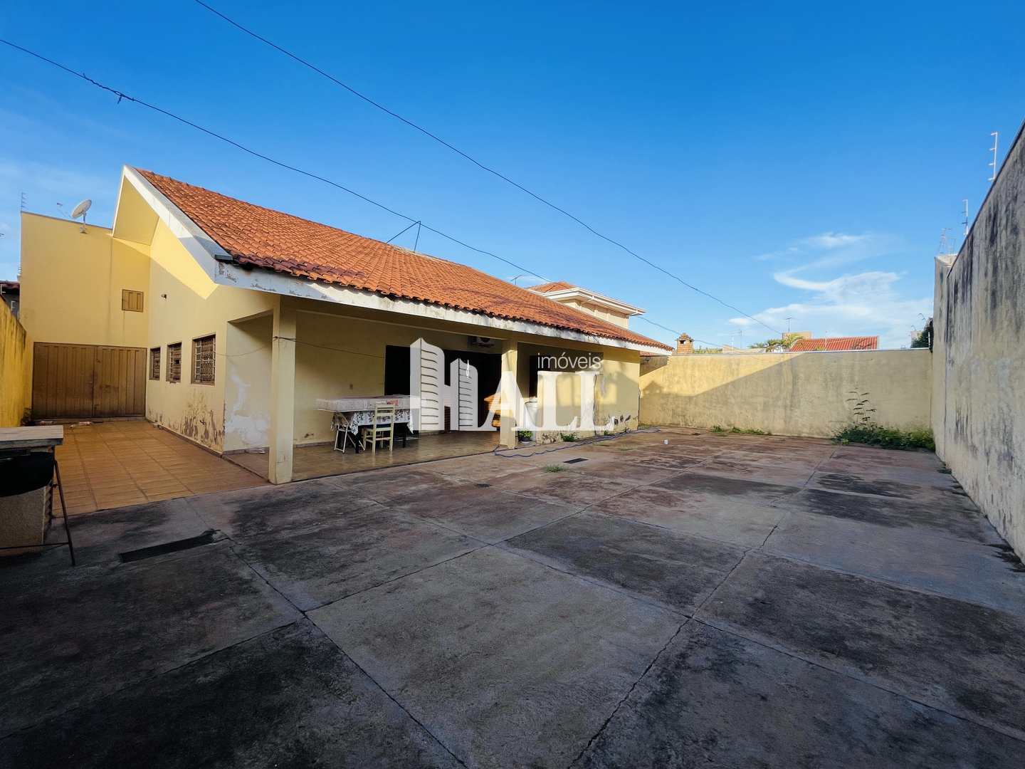 Casa à venda com 3 quartos, 240m² - Foto 1