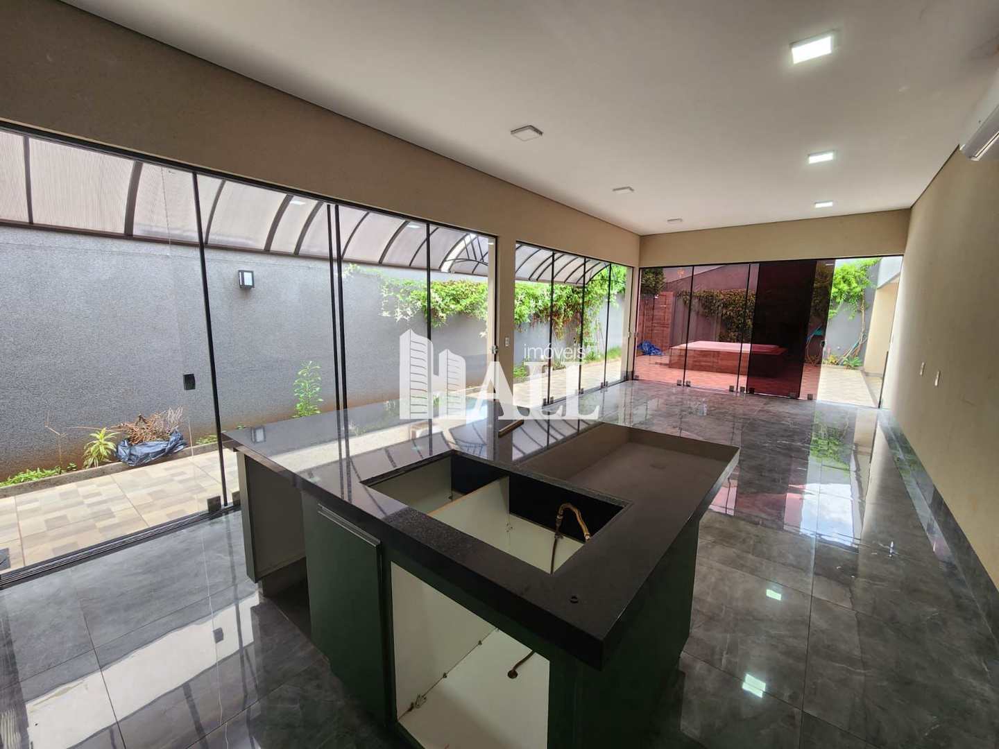 Casa à venda com 3 quartos, 264m² - Foto 4