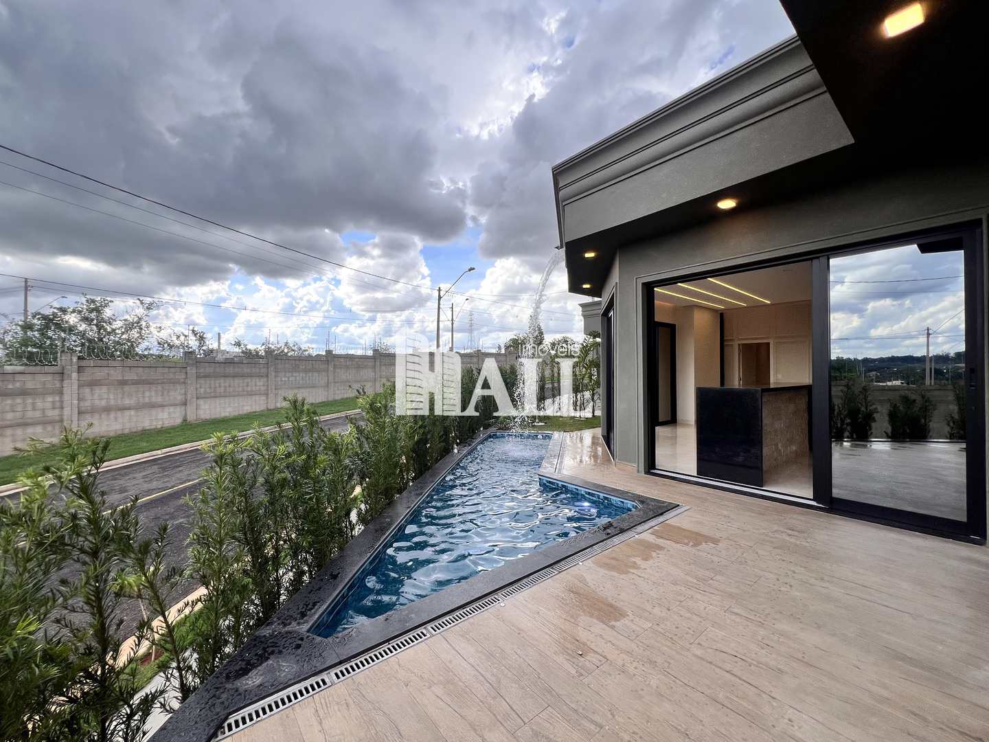 Casa de Condomínio à venda com 3 quartos, 170m² - Foto 1