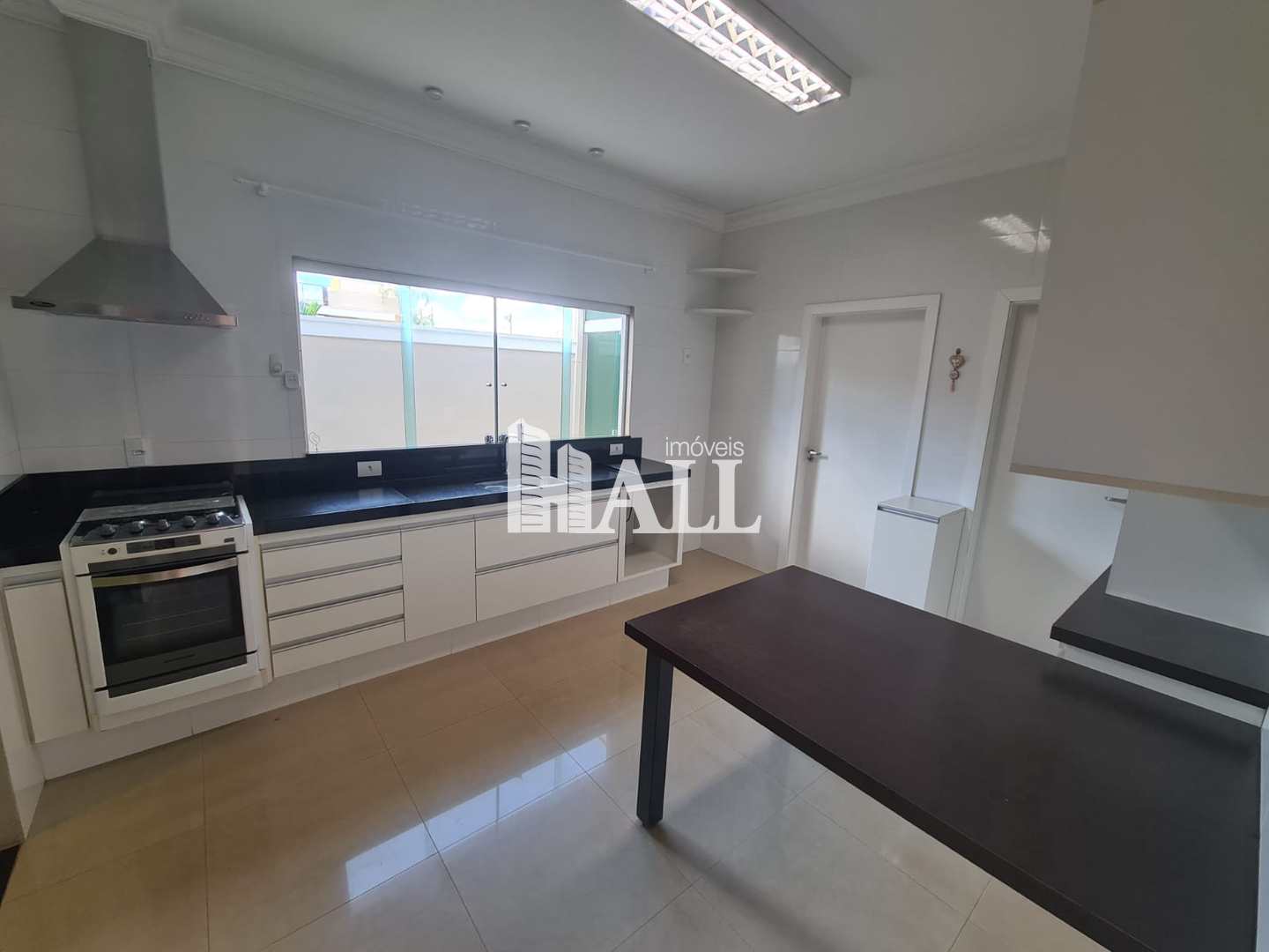 Casa de Condomínio à venda com 3 quartos, 240m² - Foto 3