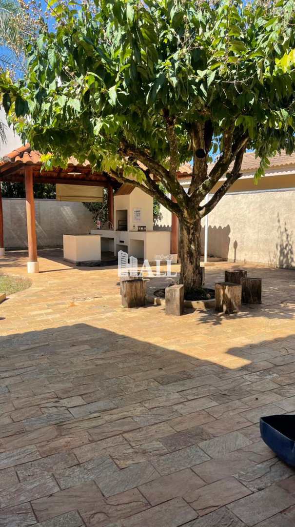 Casa de Condomínio à venda com 3 quartos, 225m² - Foto 2