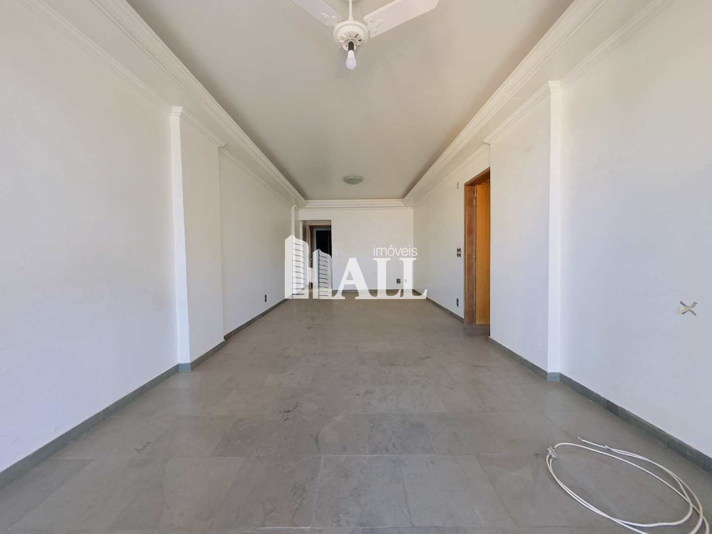 Apartamento à venda com 3 quartos, 138m² - Foto 2