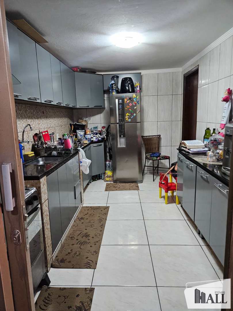 Casa à venda com 2 quartos, 100m² - Foto 4