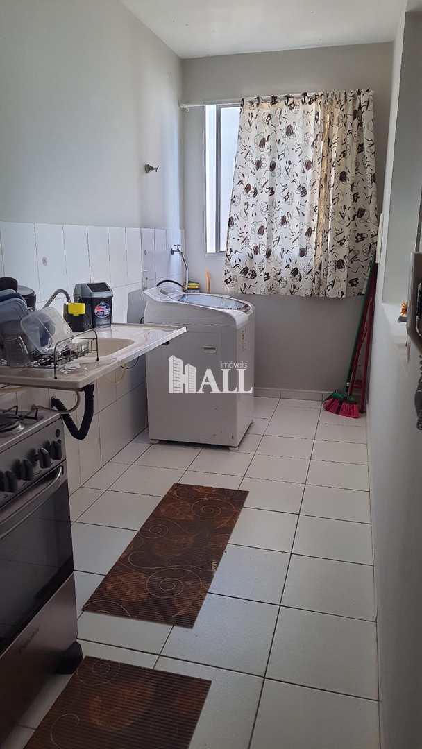 Apartamento à venda com 2 quartos, 42m² - Foto 2