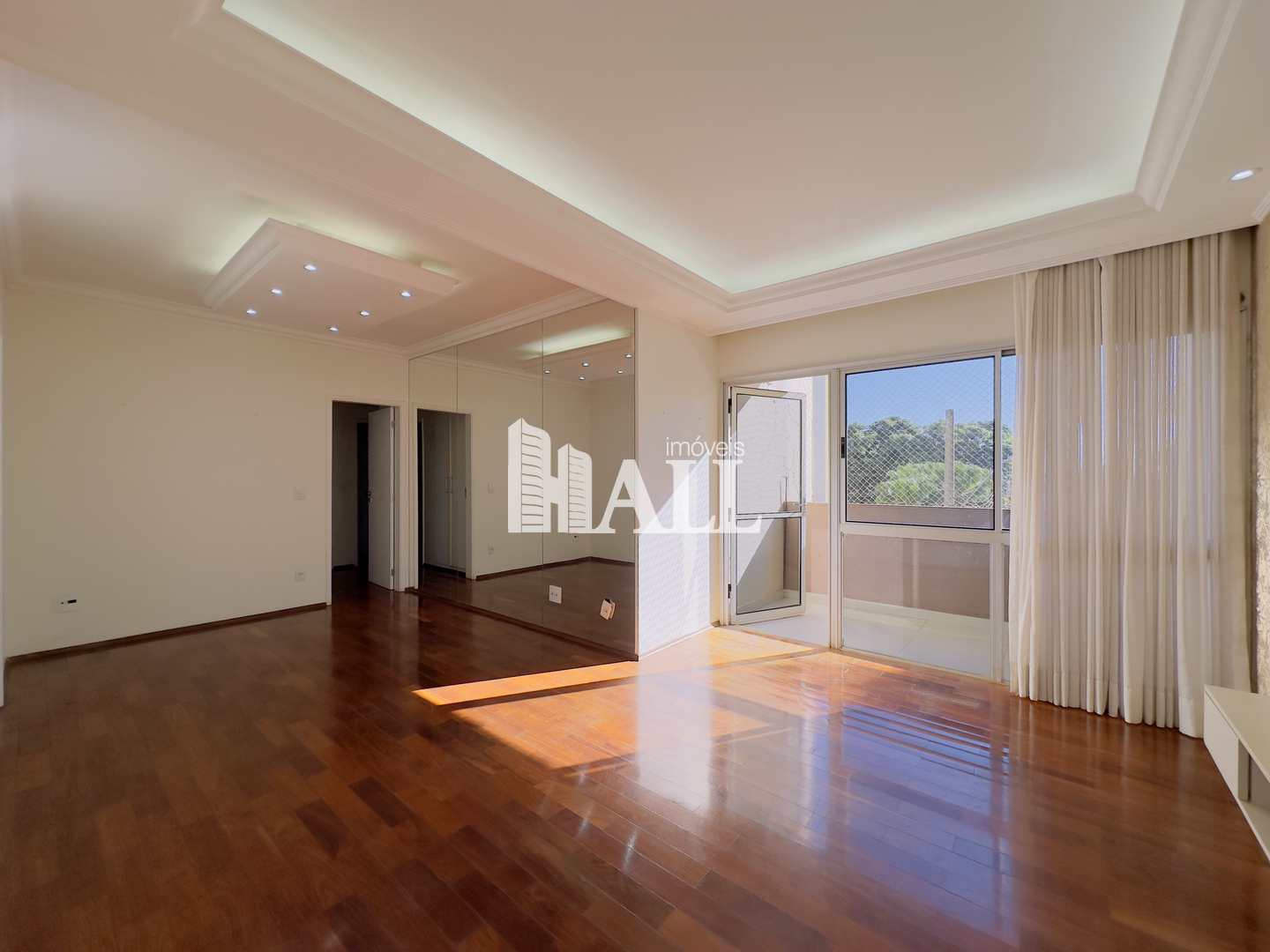 Apartamento à venda com 3 quartos, 117m² - Foto 2