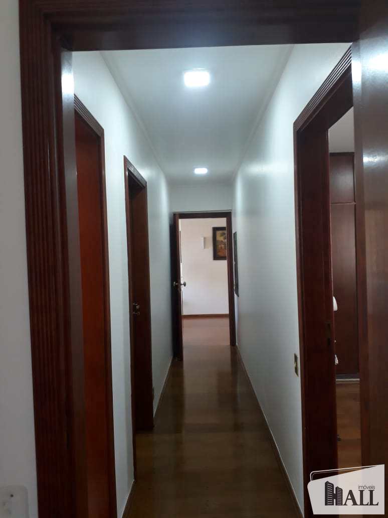 Apartamento à venda com 3 quartos, 140m² - Foto 4