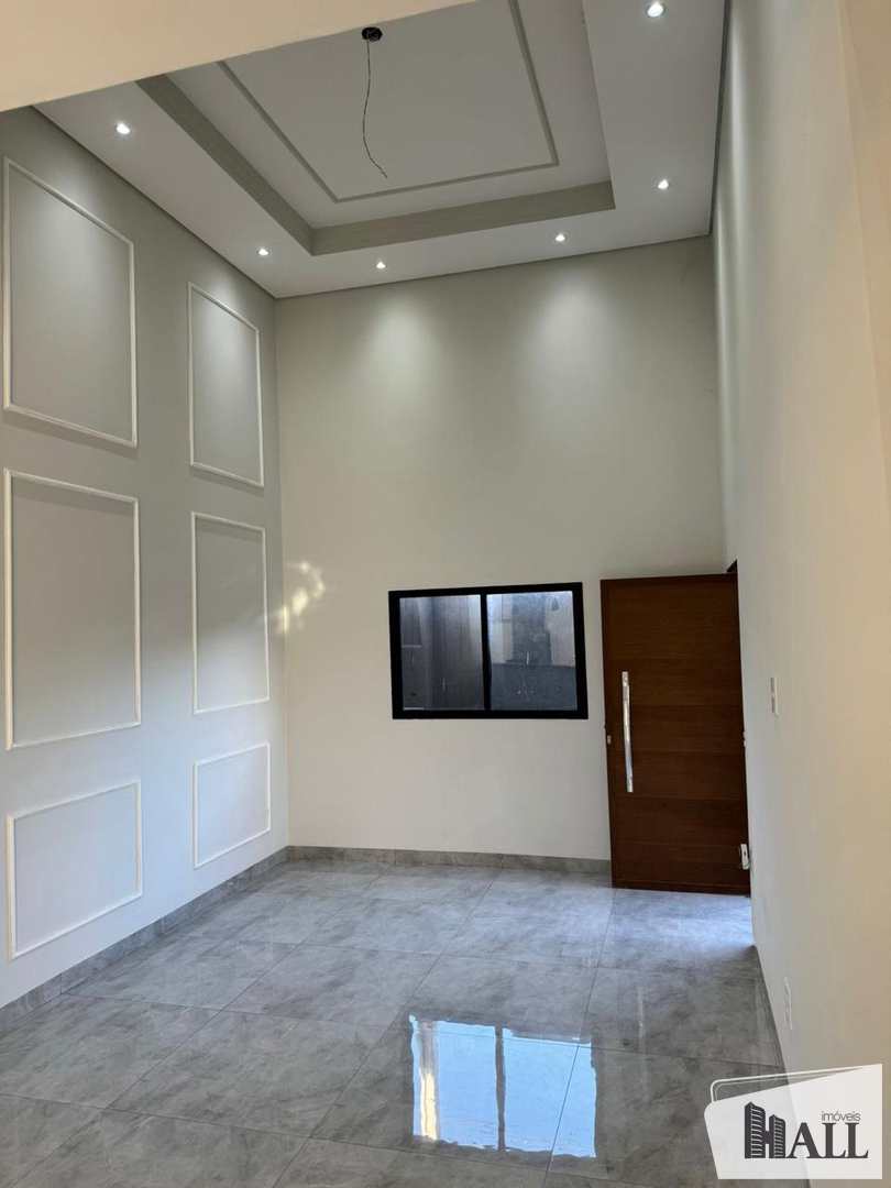 Casa à venda com 3 quartos, 98m² - Foto 1