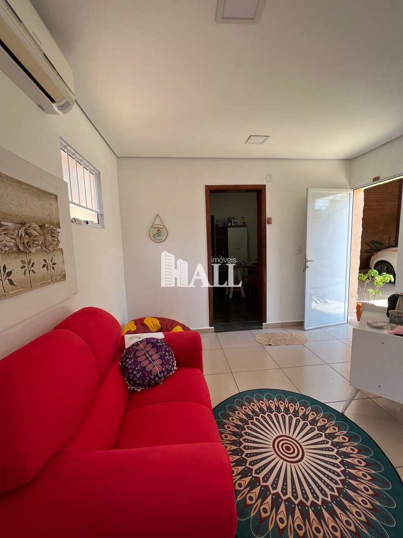 Casa à venda com 4 quartos, 248m² - Foto 1