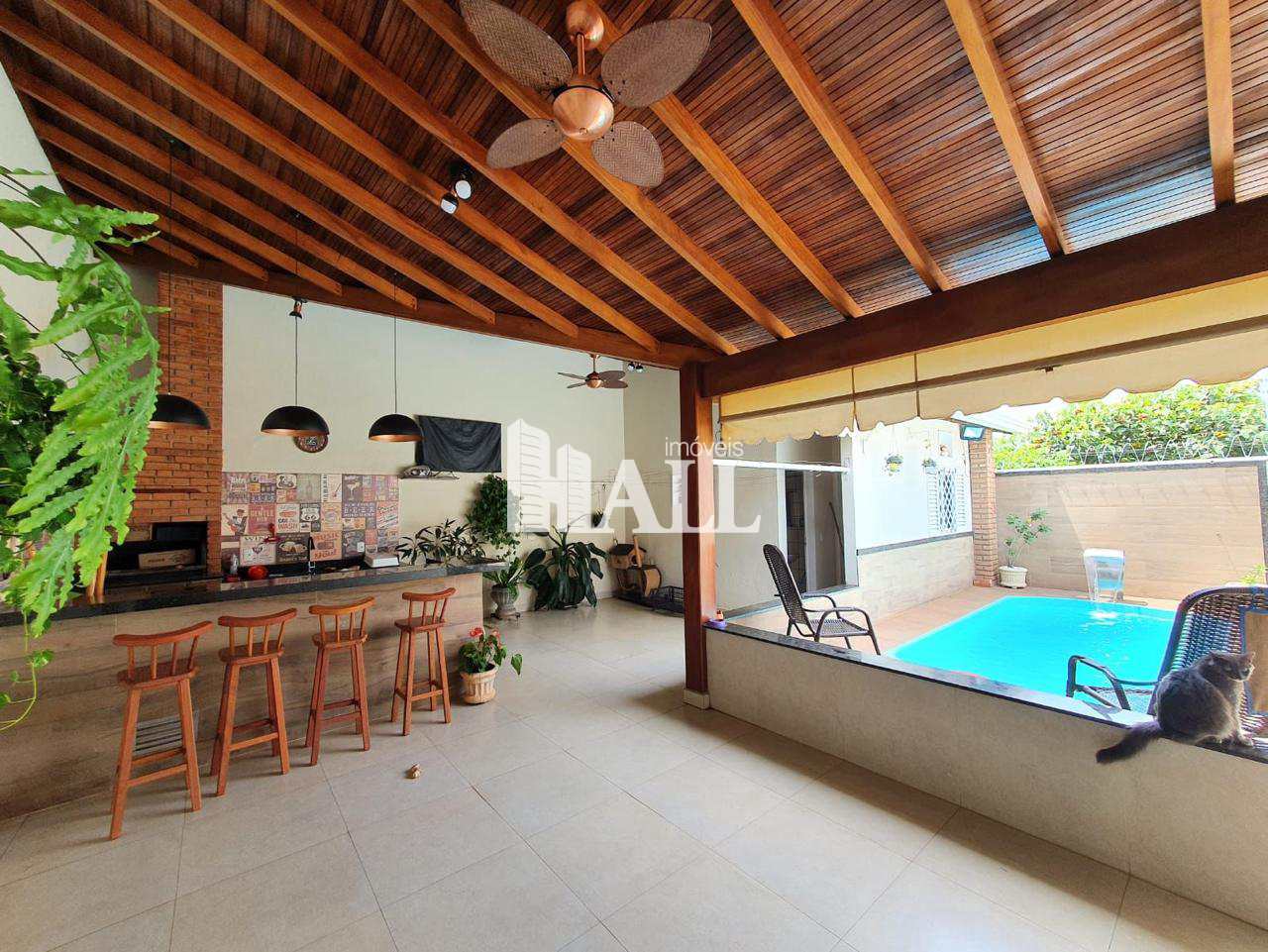 Casa à venda com 4 quartos, 250m² - Foto 2