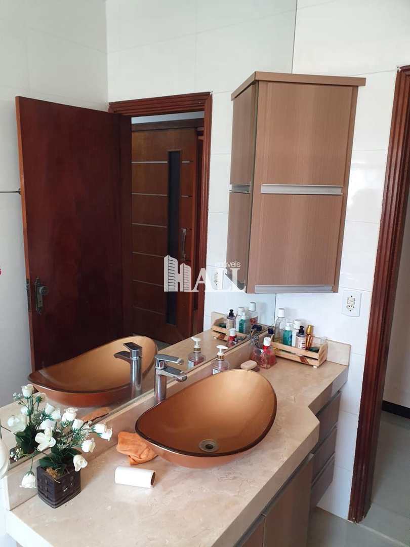 Casa à venda com 4 quartos, 250m² - Foto 15