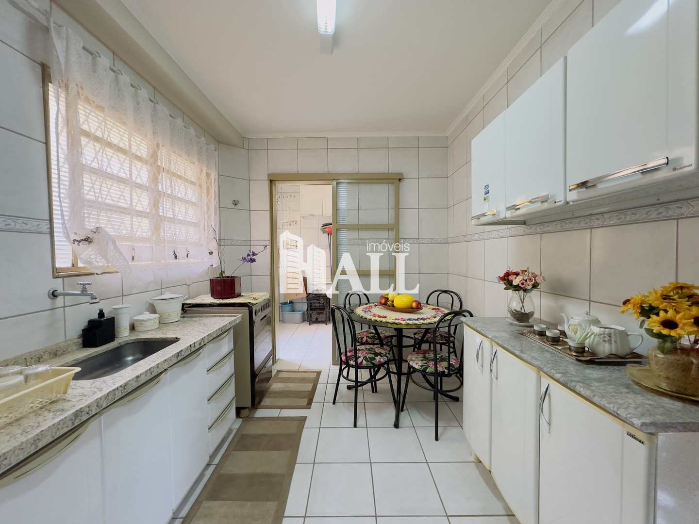 Apartamento à venda com 2 quartos, 75m² - Foto 1