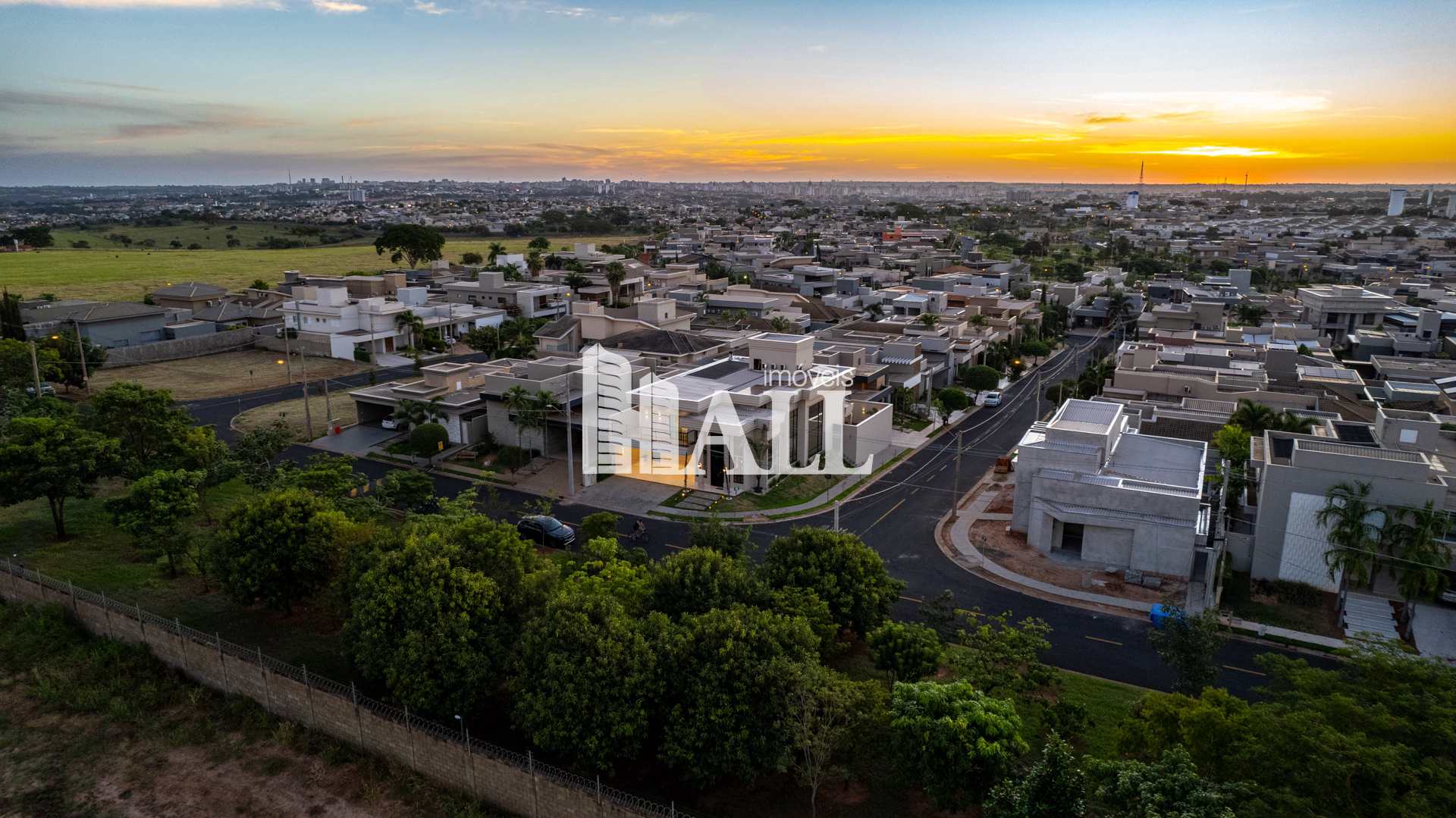 Casa de Condomínio à venda com 4 quartos, 477m² - Foto 3