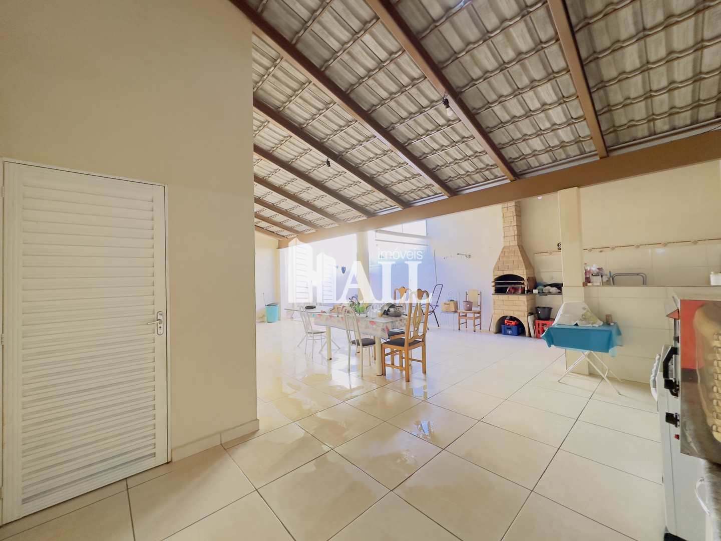 Casa à venda com 3 quartos, 190m² - Foto 1