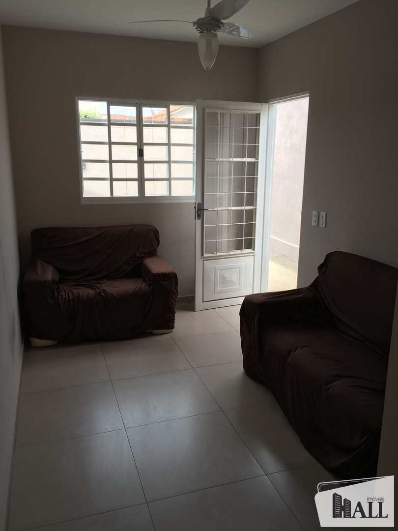 Casa à venda com 2 quartos, 200m² - Foto 1