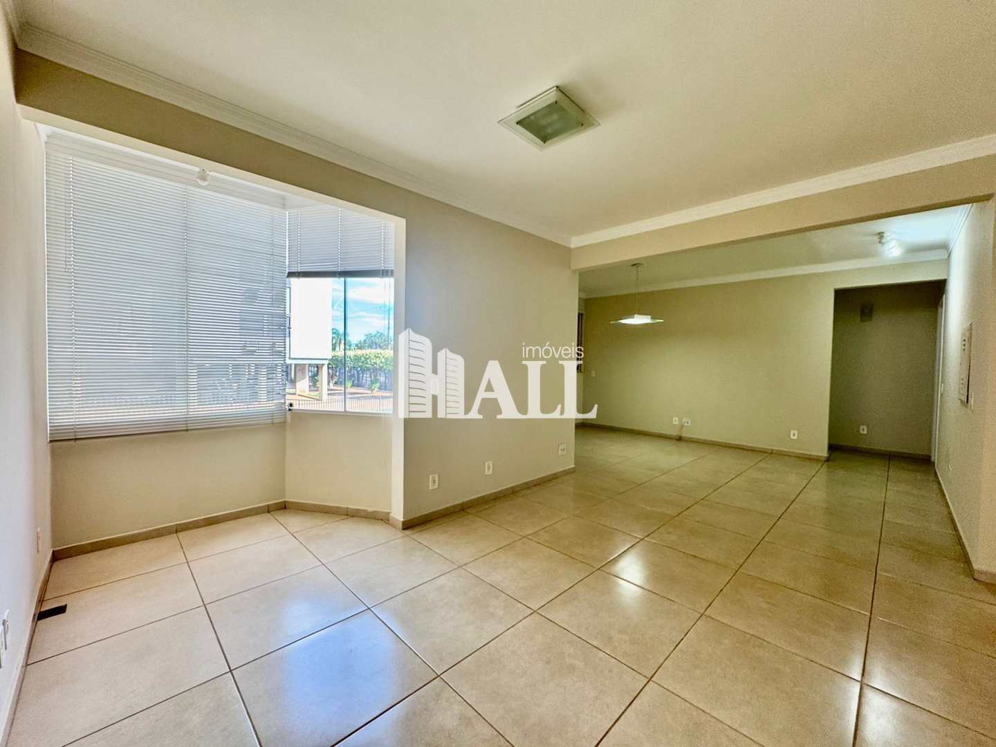 Apartamento à venda com 3 quartos, 107m² - Foto 1