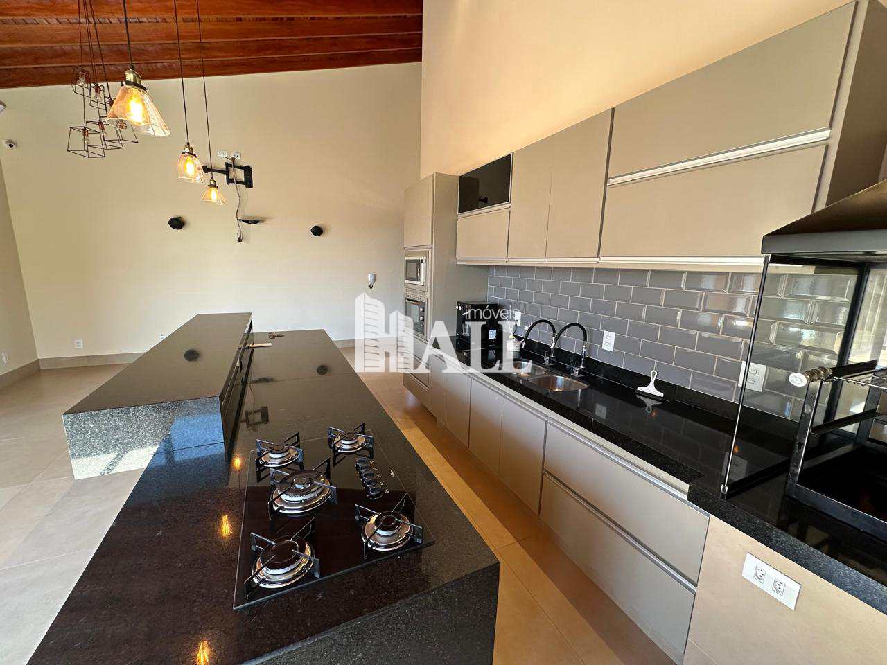 Casa à venda com 3 quartos, 192m² - Foto 1