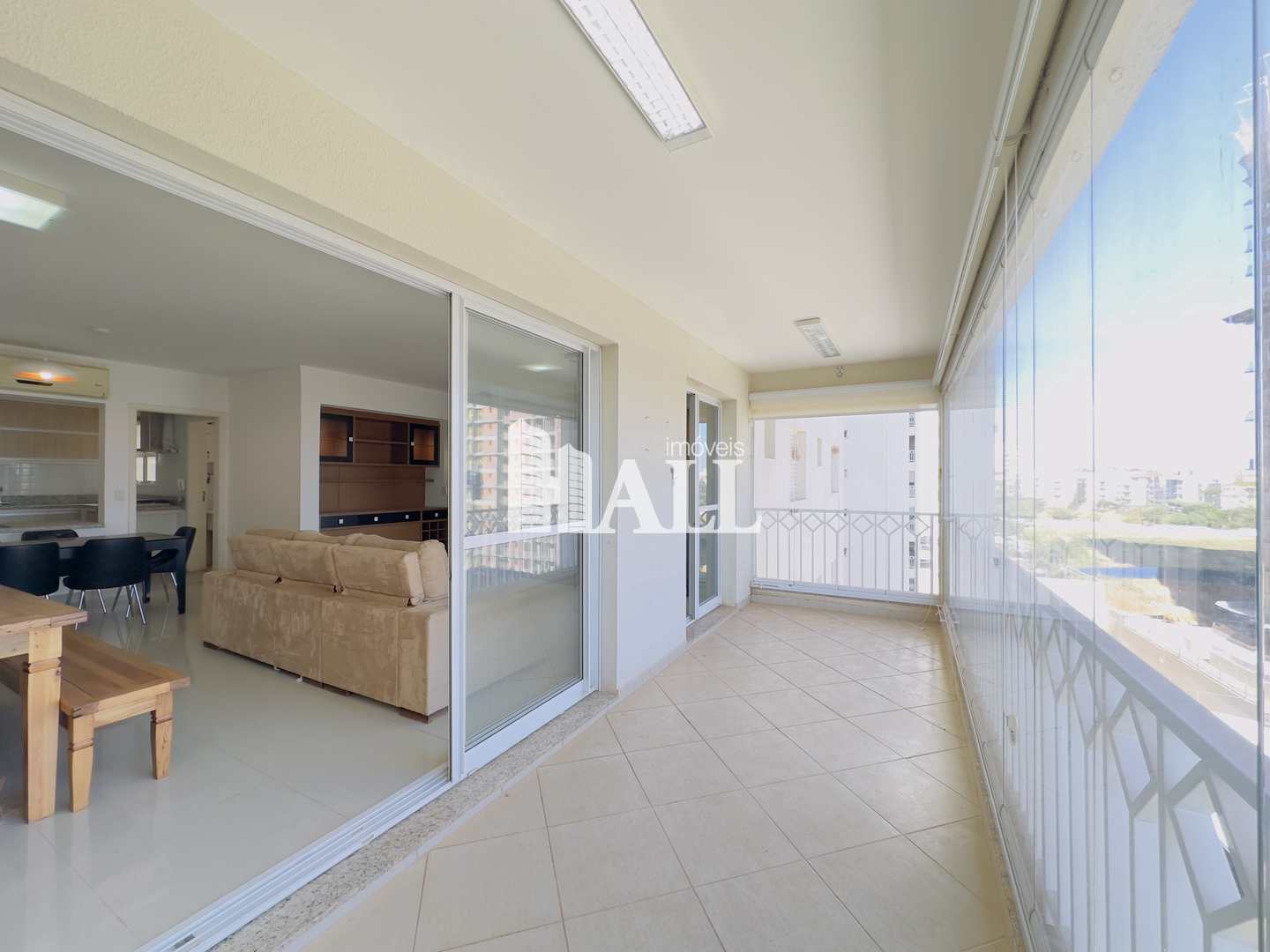 Apartamento à venda com 3 quartos, 136m² - Foto 1