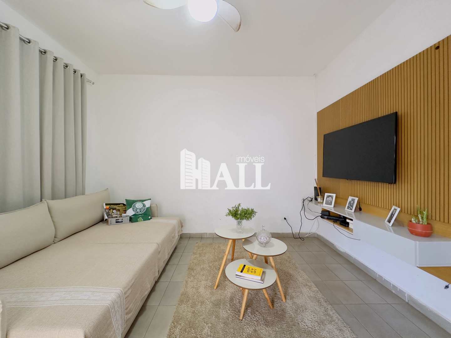 Casa à venda com 2 quartos, 70m² - Foto 1