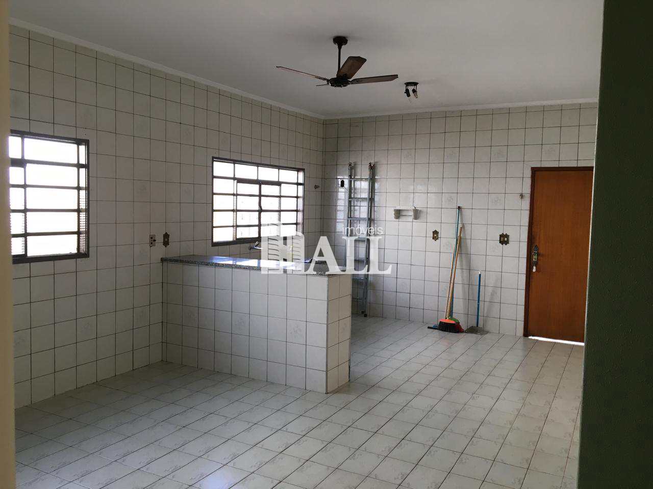 Casa à venda com 3 quartos, 180m² - Foto 1