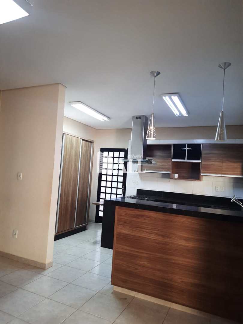 Casa à venda com 3 quartos, 200m² - Foto 8