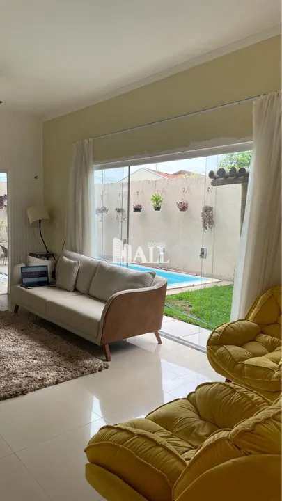 Casa à venda com 2 quartos, 130m² - Foto 1