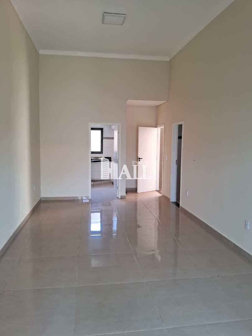 Casa à venda com 2 quartos, 200m² - Foto 2