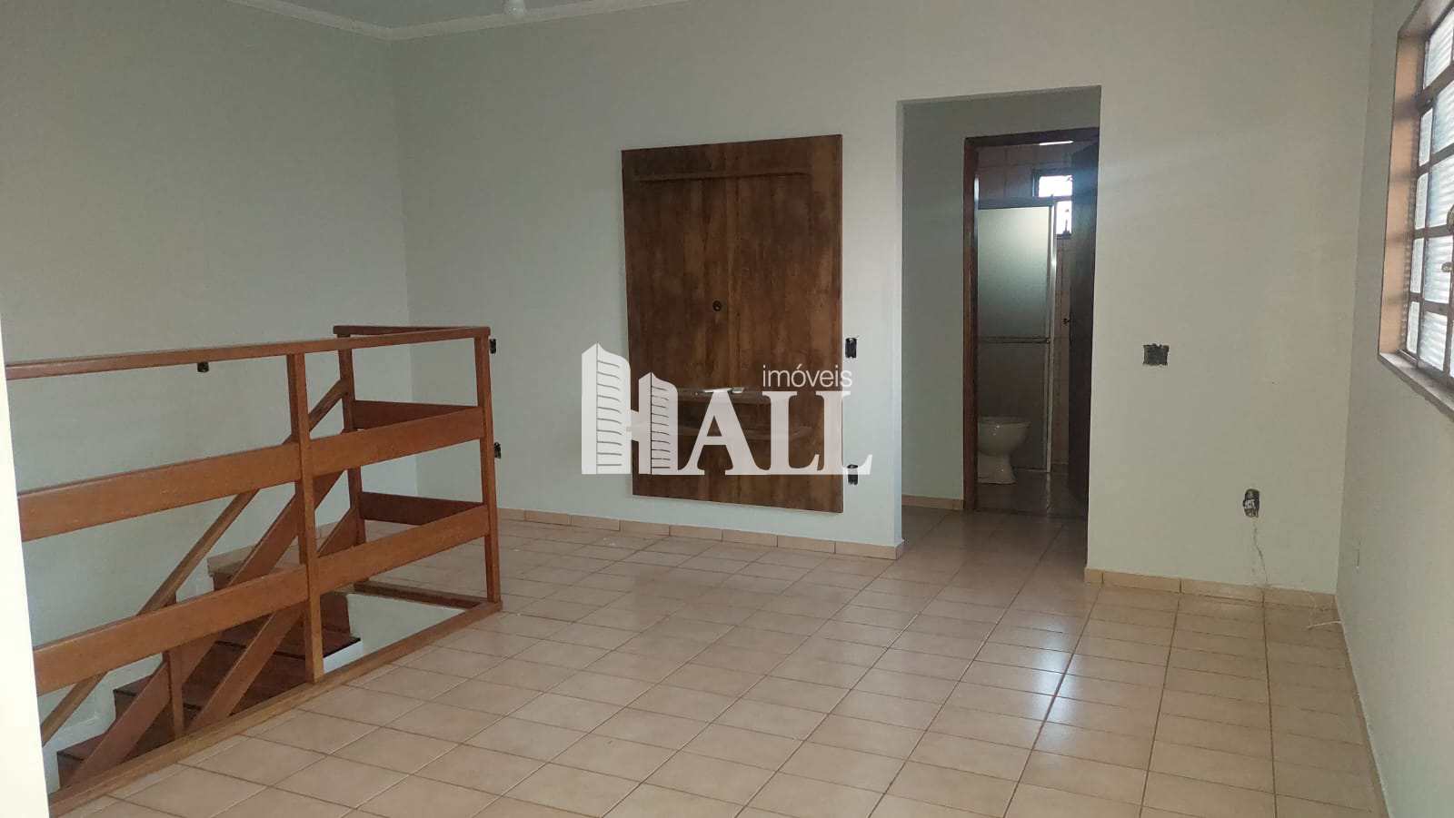 Casa à venda com 3 quartos, 190m² - Foto 1