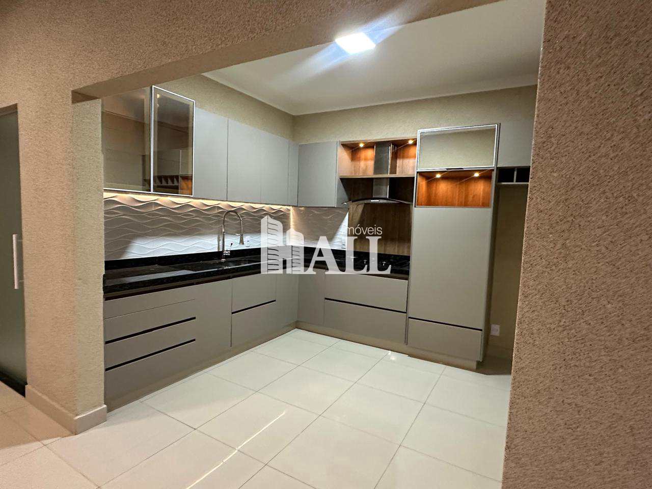 Casa à venda com 3 quartos, 160m² - Foto 1