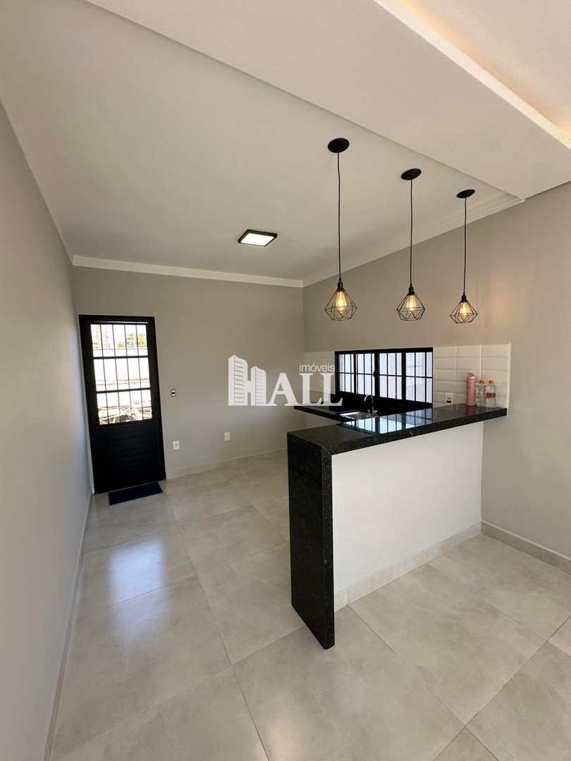 Casa à venda com 2 quartos, 60m² - Foto 1