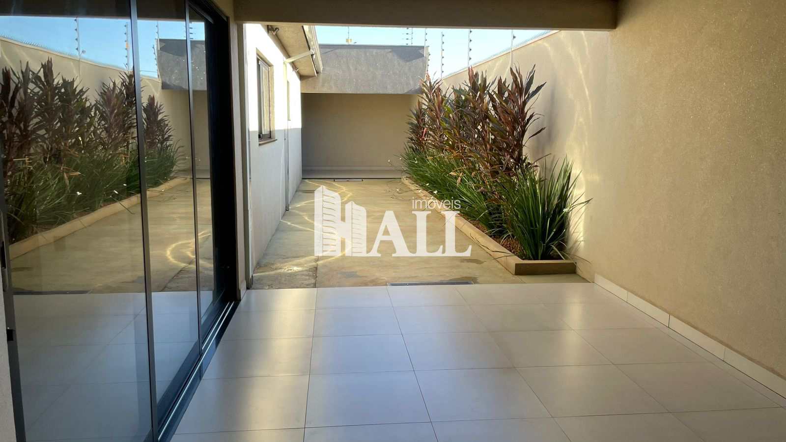 Casa à venda com 2 quartos, 150m² - Foto 1