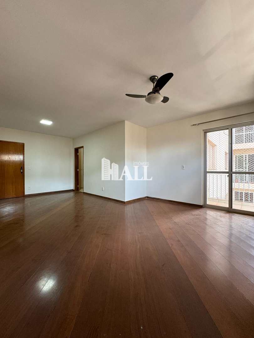 Apartamento à venda com 3 quartos, 157m² - Foto 2