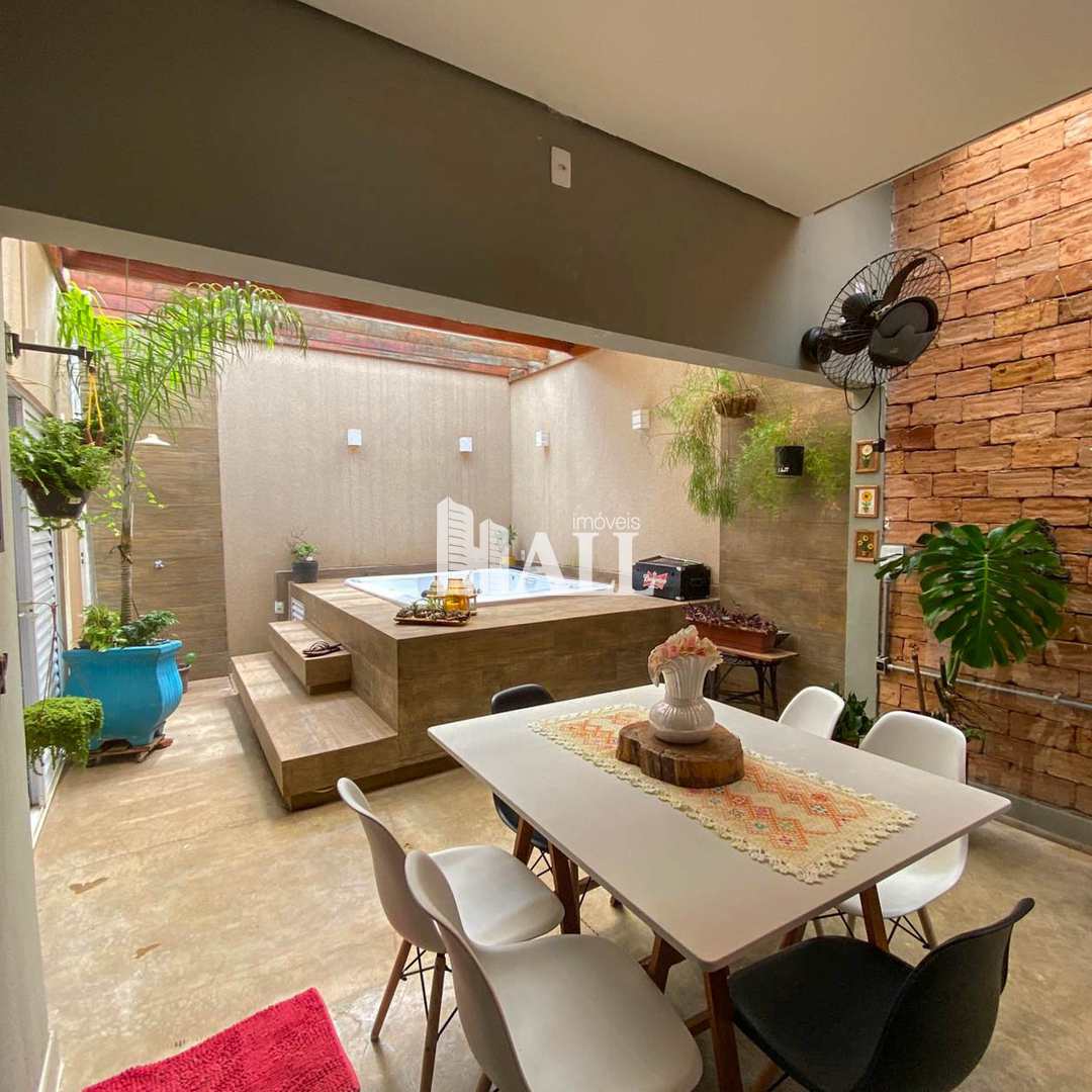 Casa à venda com 3 quartos, 200m² - Foto 2